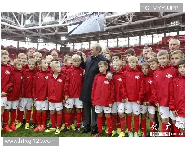 普京与足球明星亲密会面视频曝光引发热议和关注